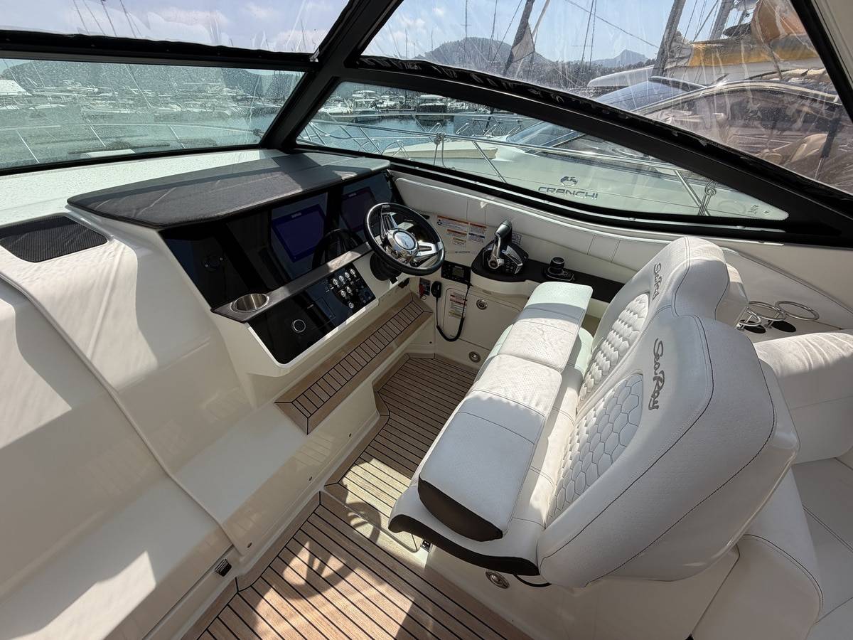 Sea Ray 320