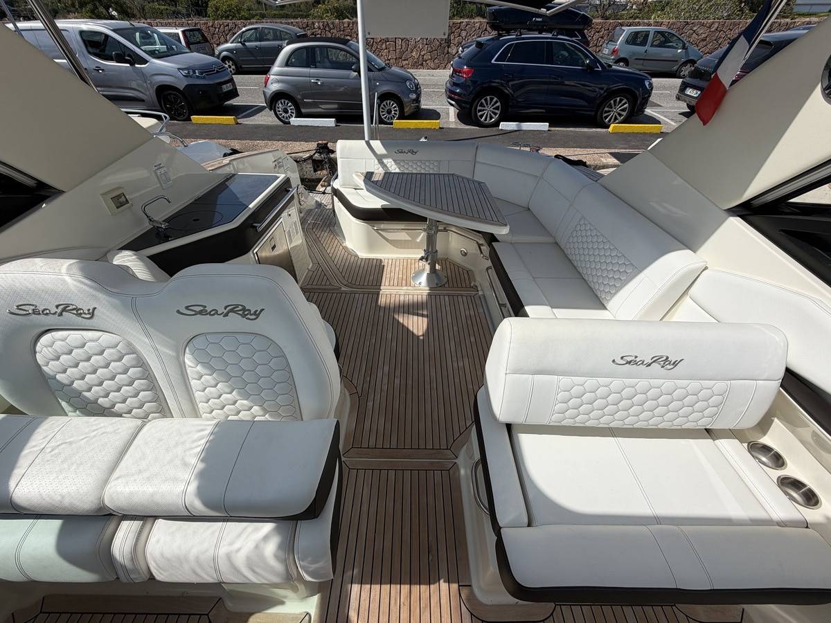 Sea Ray 320