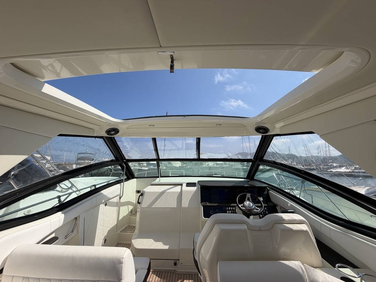 Sea Ray 320