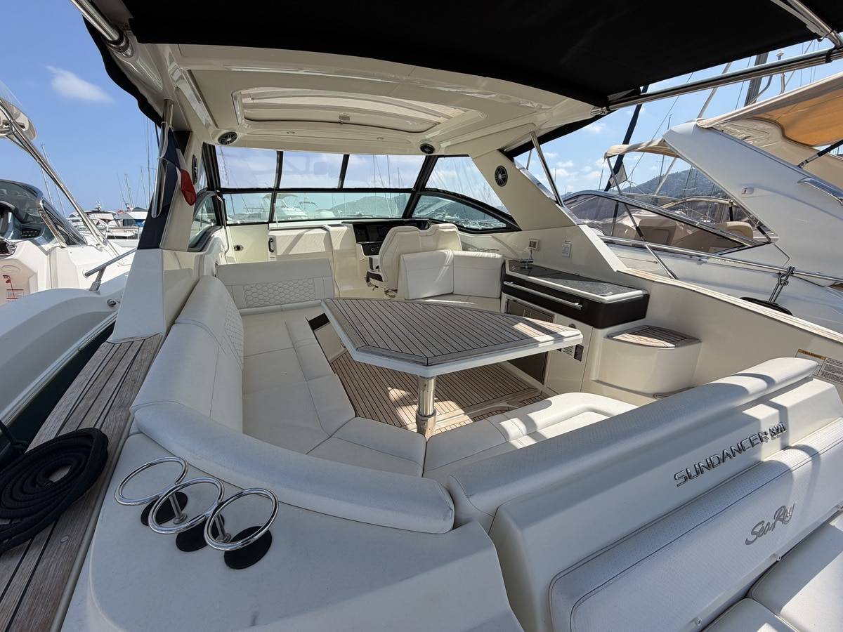 Sea Ray 320