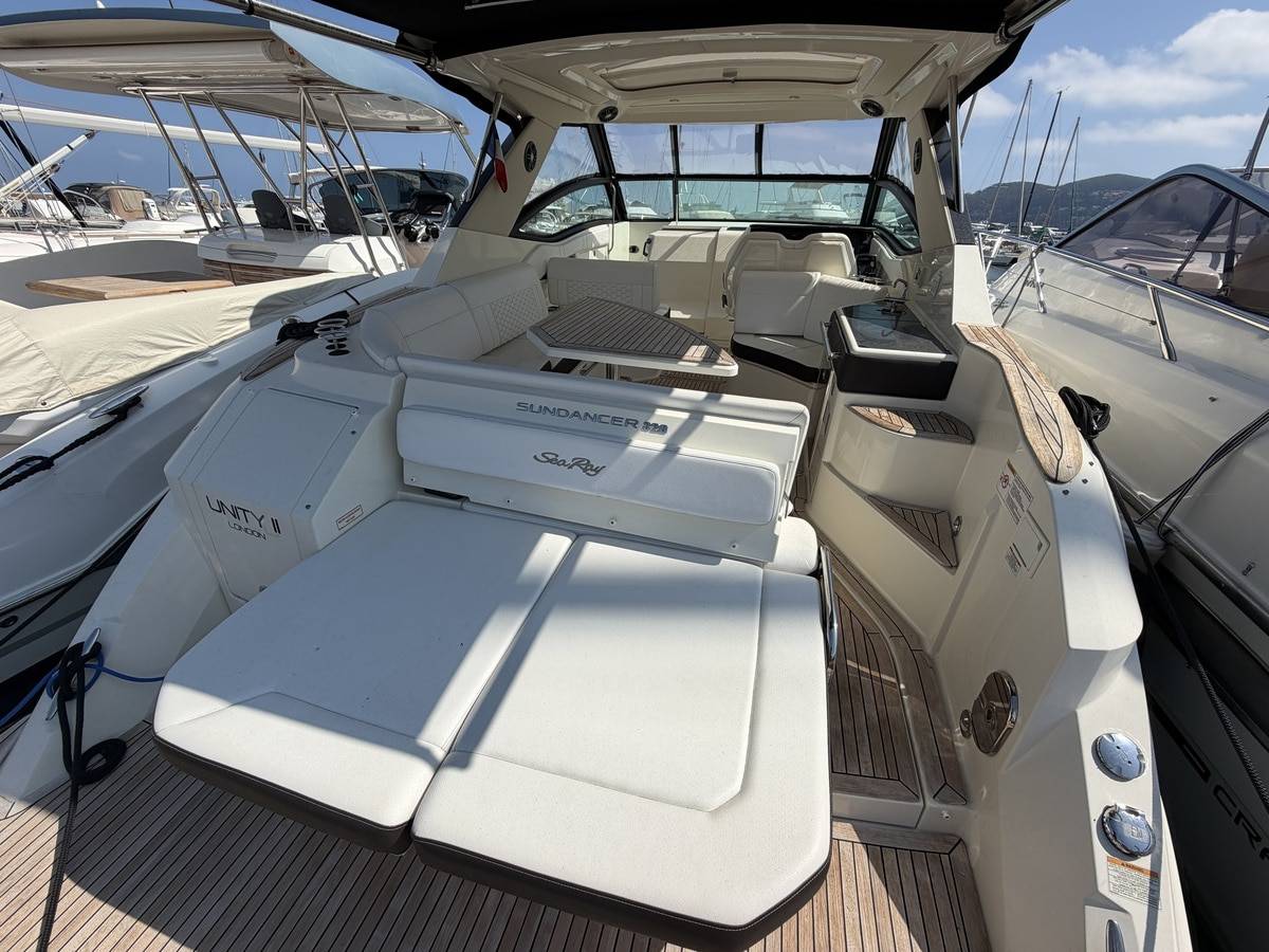 Sea Ray 320