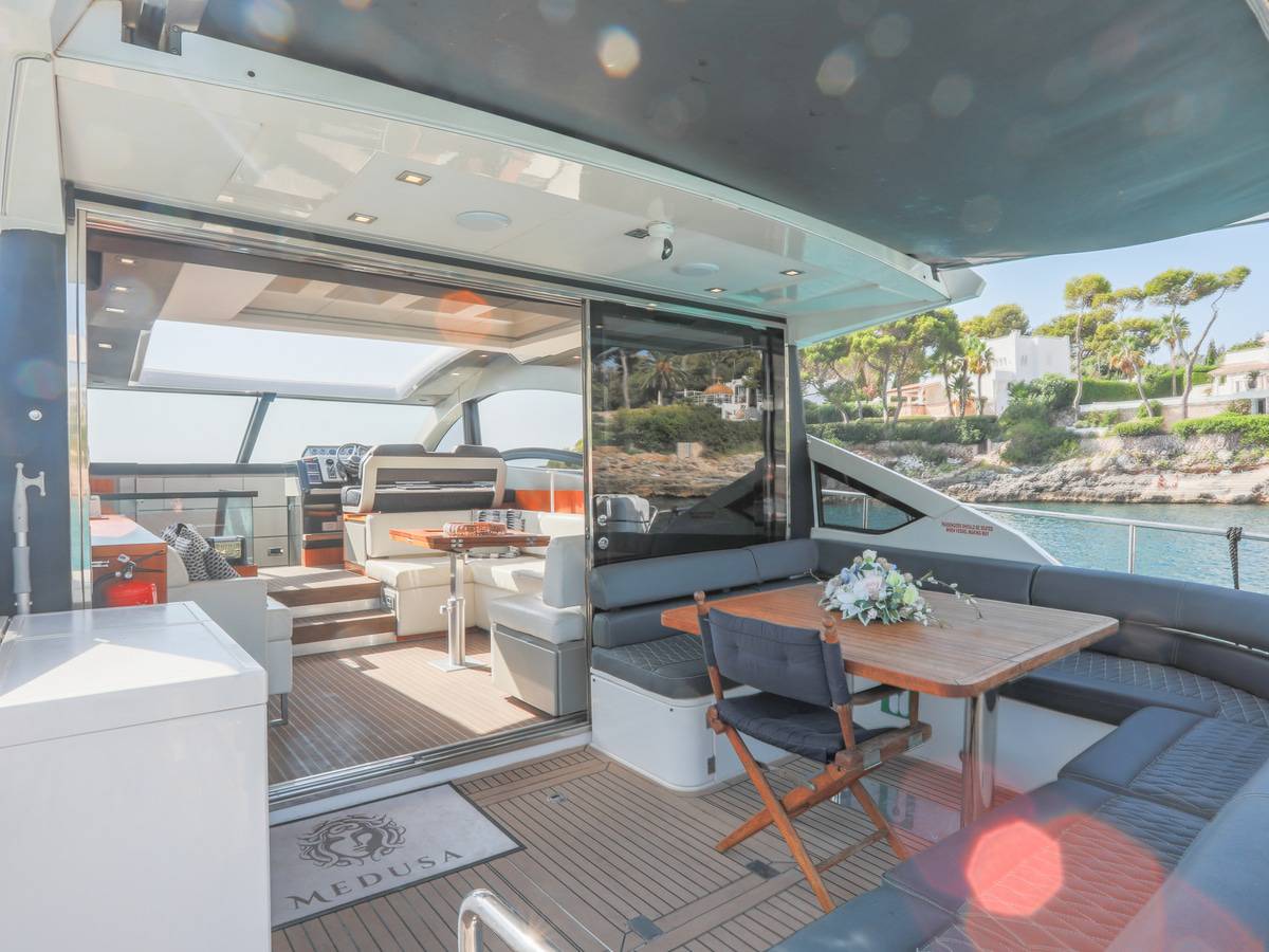Fairline 62