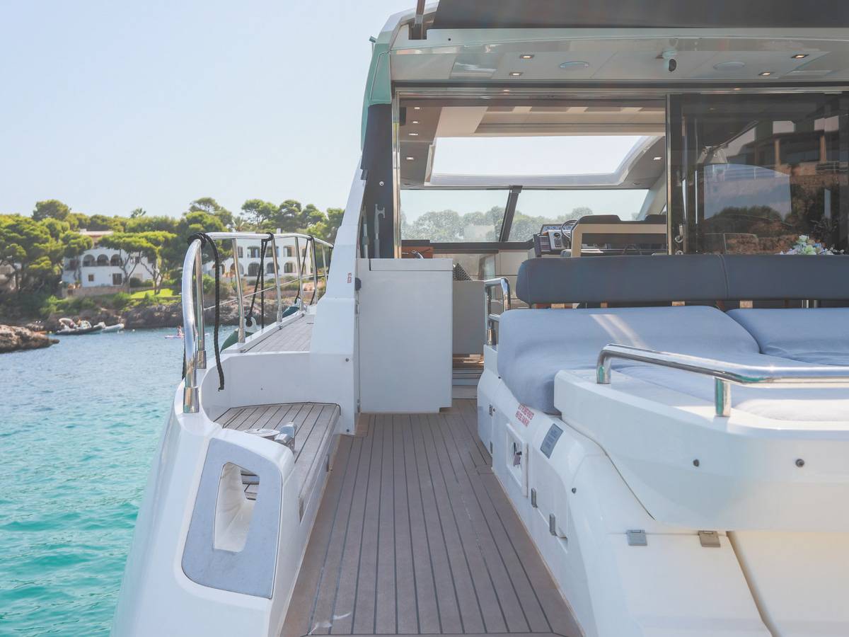 Fairline 62