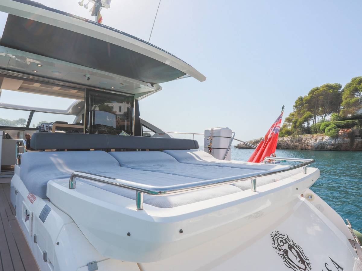 Fairline 62