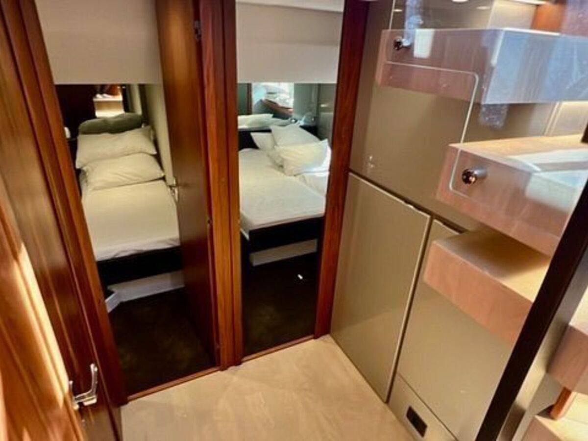 Fairline 62