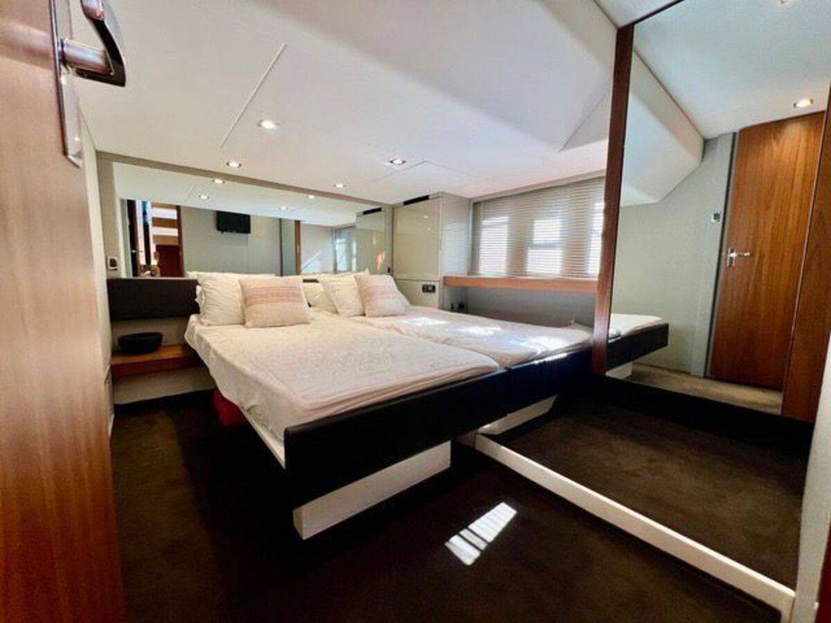 Fairline 62
