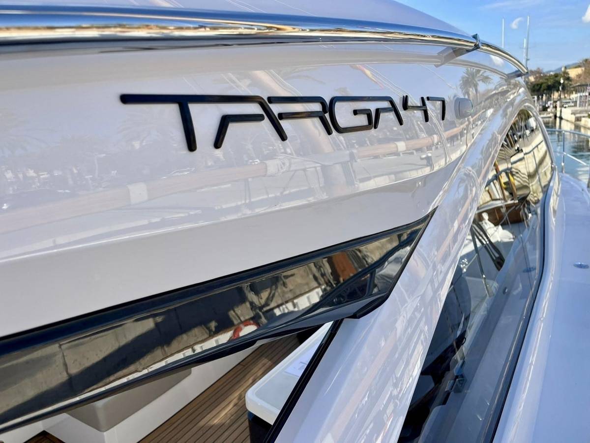 Fairline 47