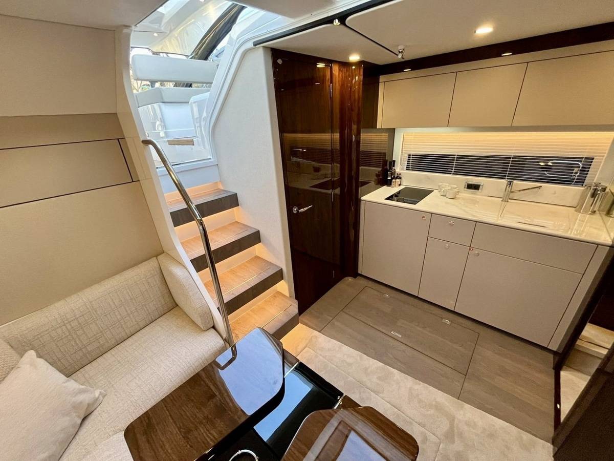 Fairline 47
