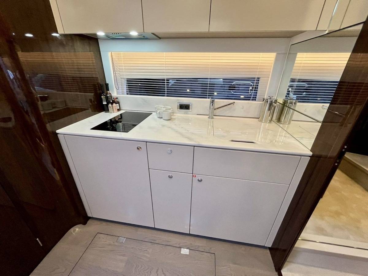 Fairline 47