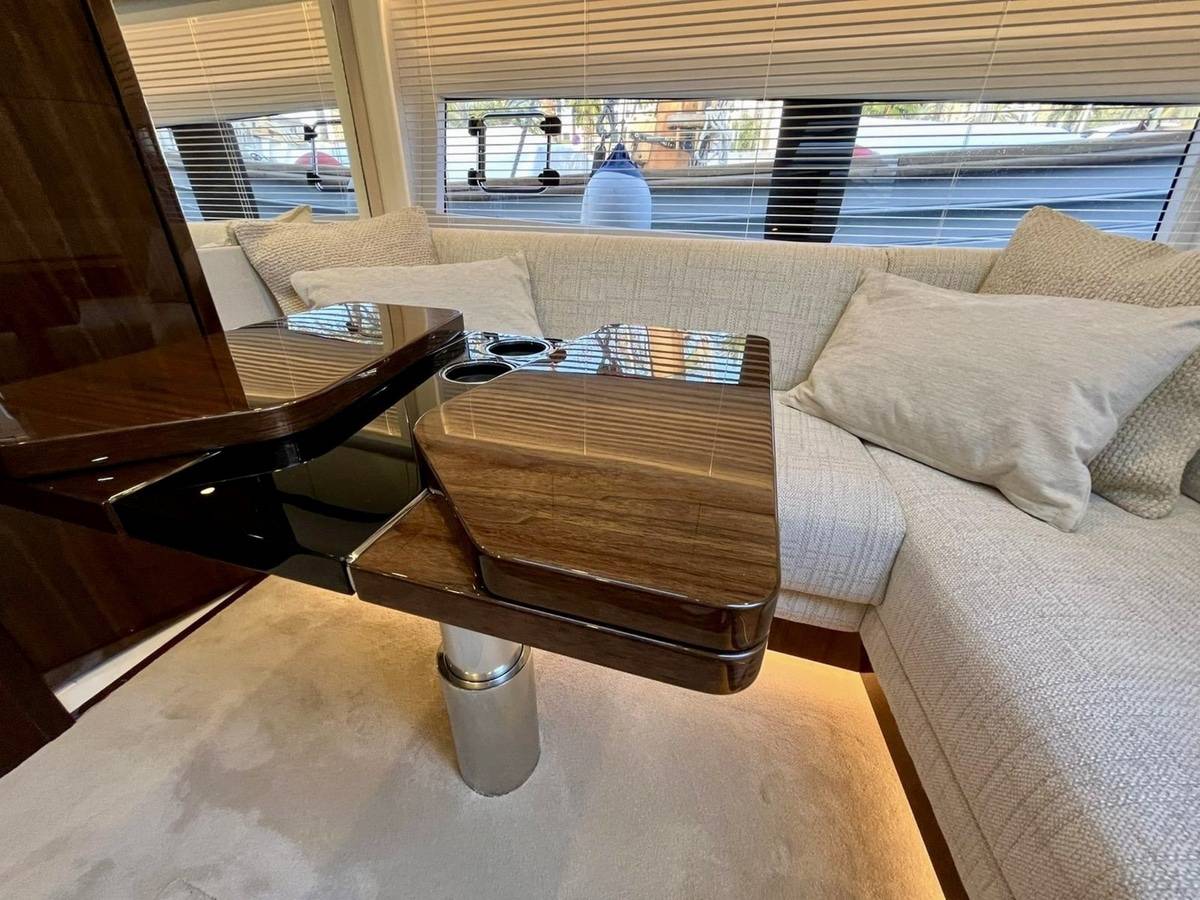 Fairline 47