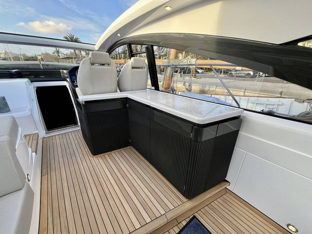 Fairline 47