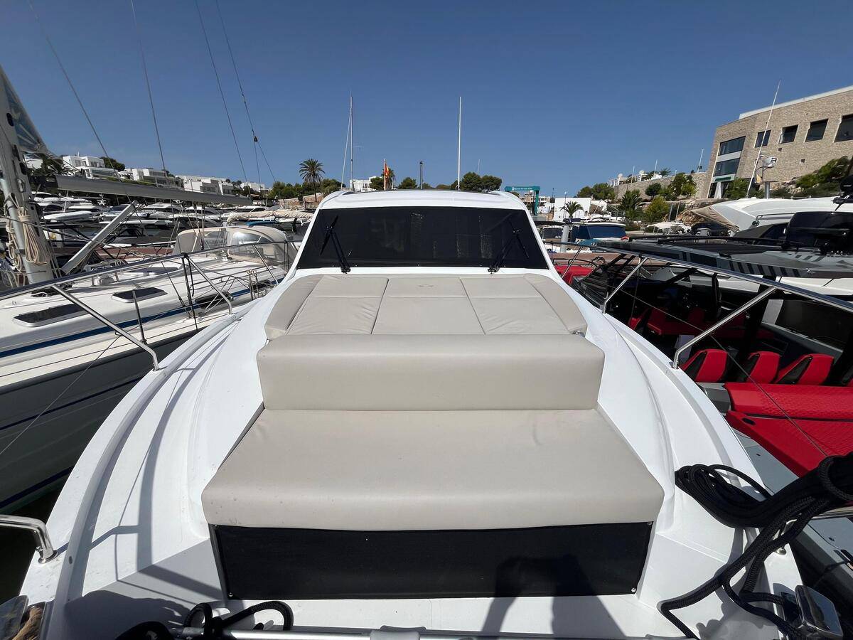 Sealine C390