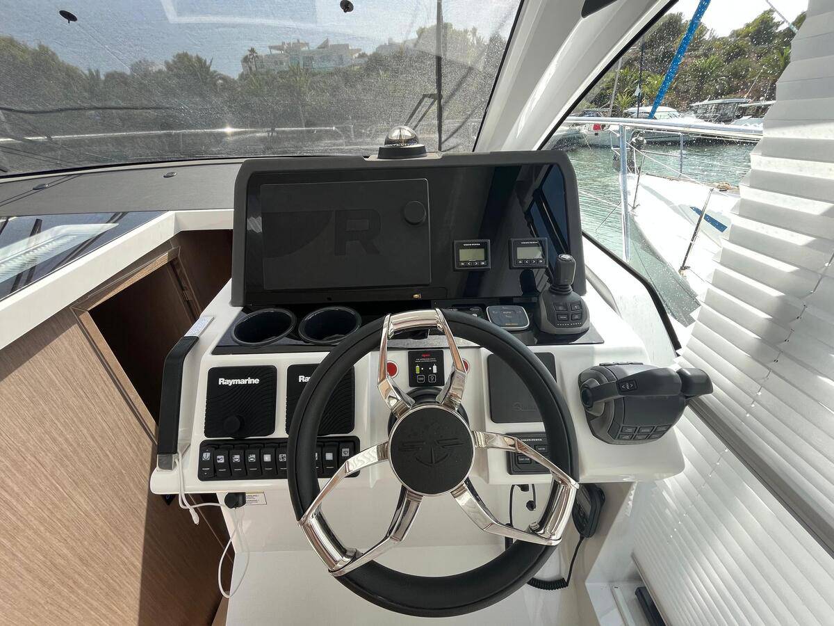 Sealine C390