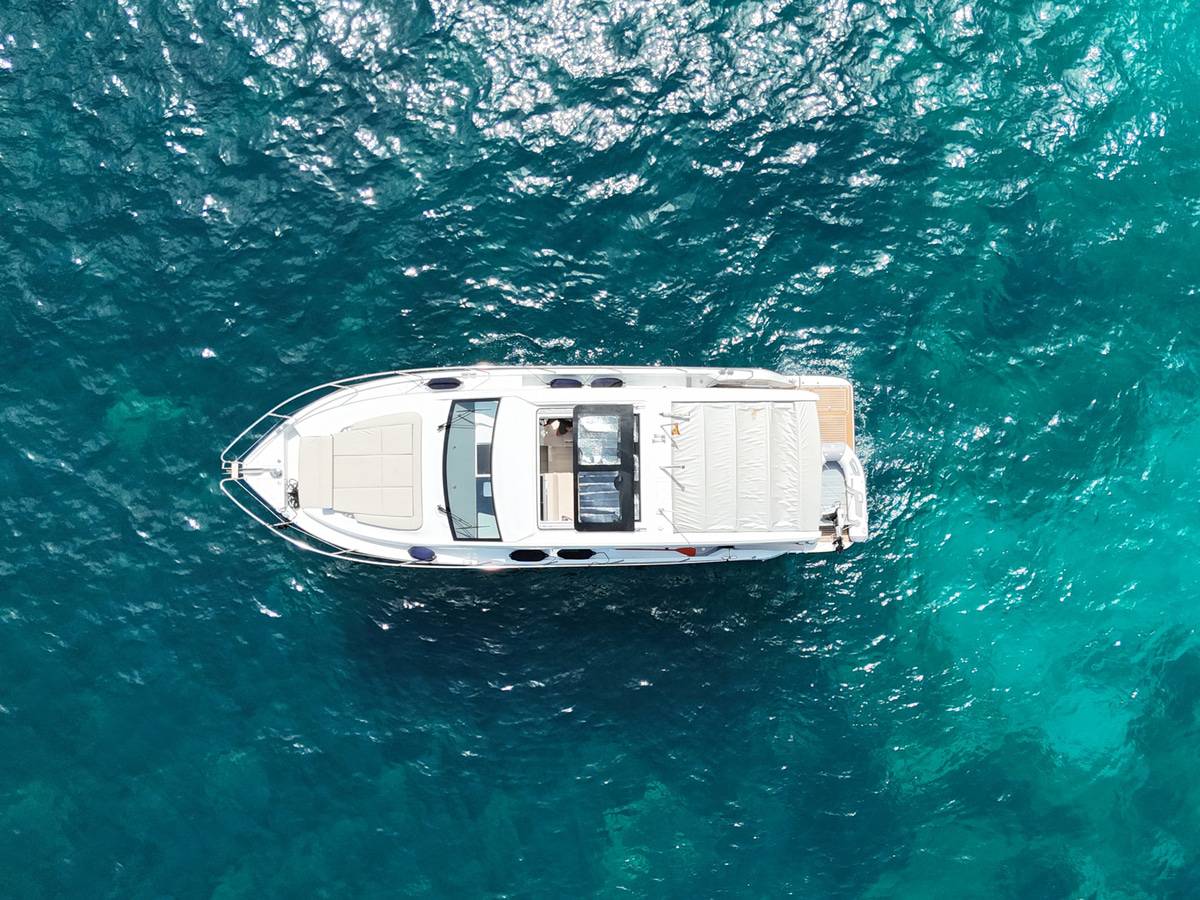 Sealine C390