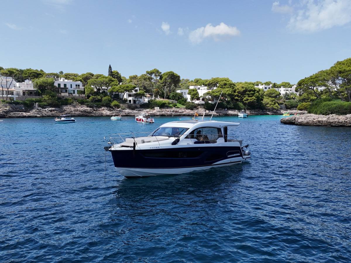 Sealine C390