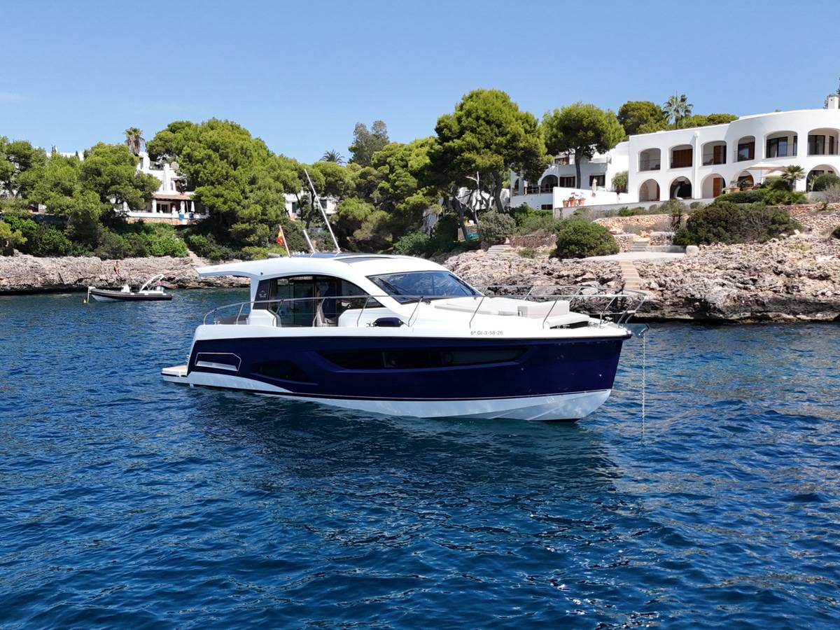 Sealine C390