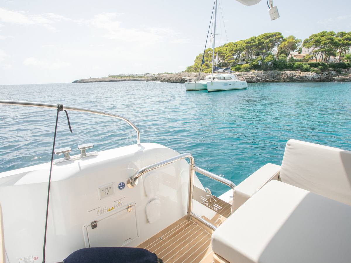 Sealine C390