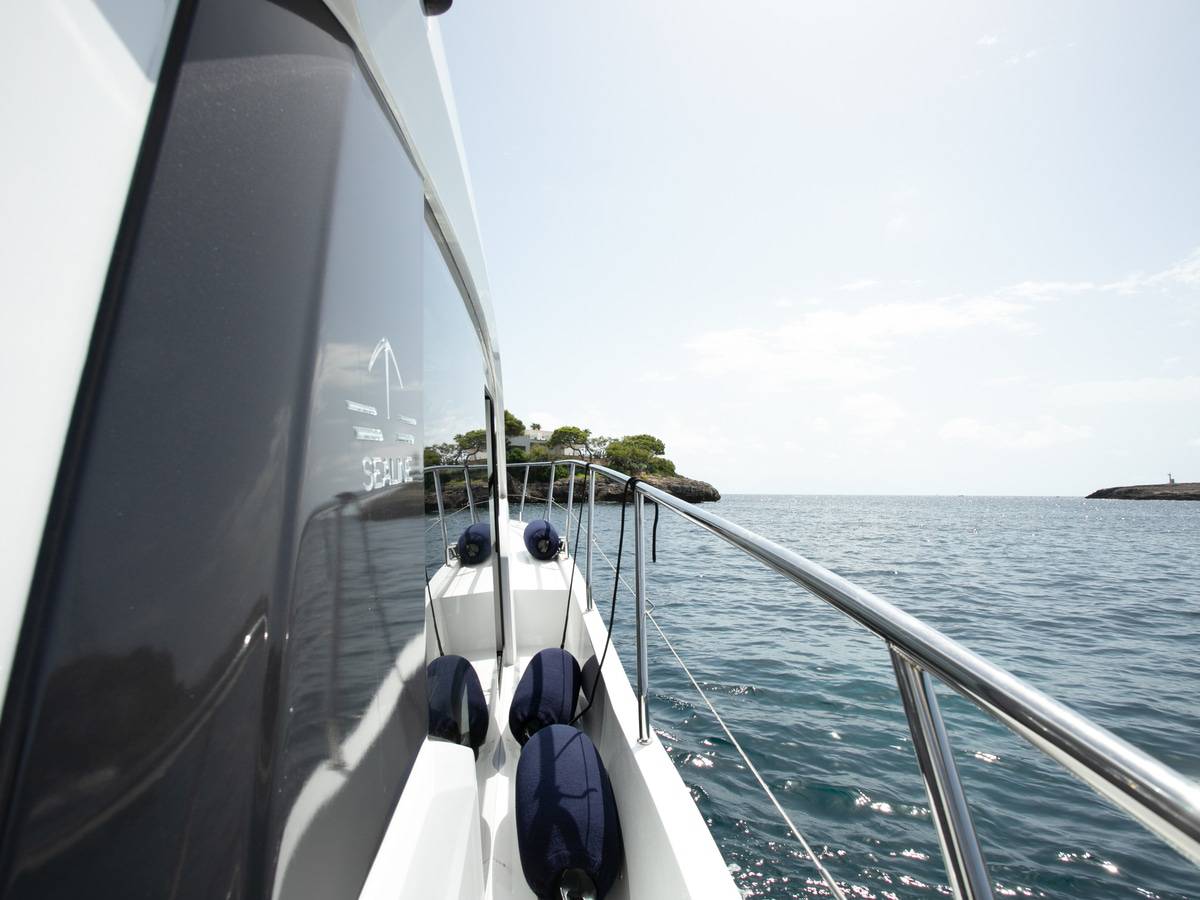 Sealine C390