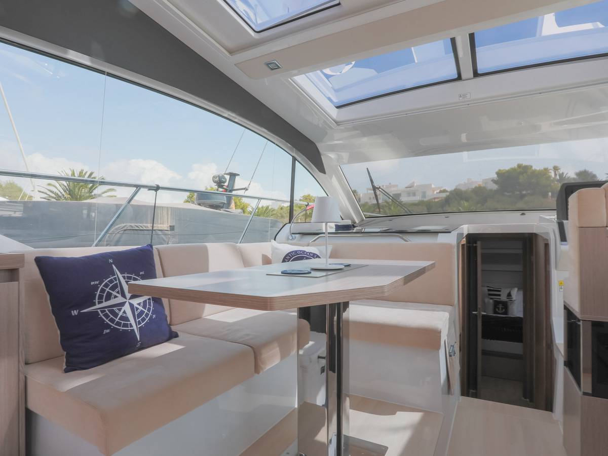 Sealine C390