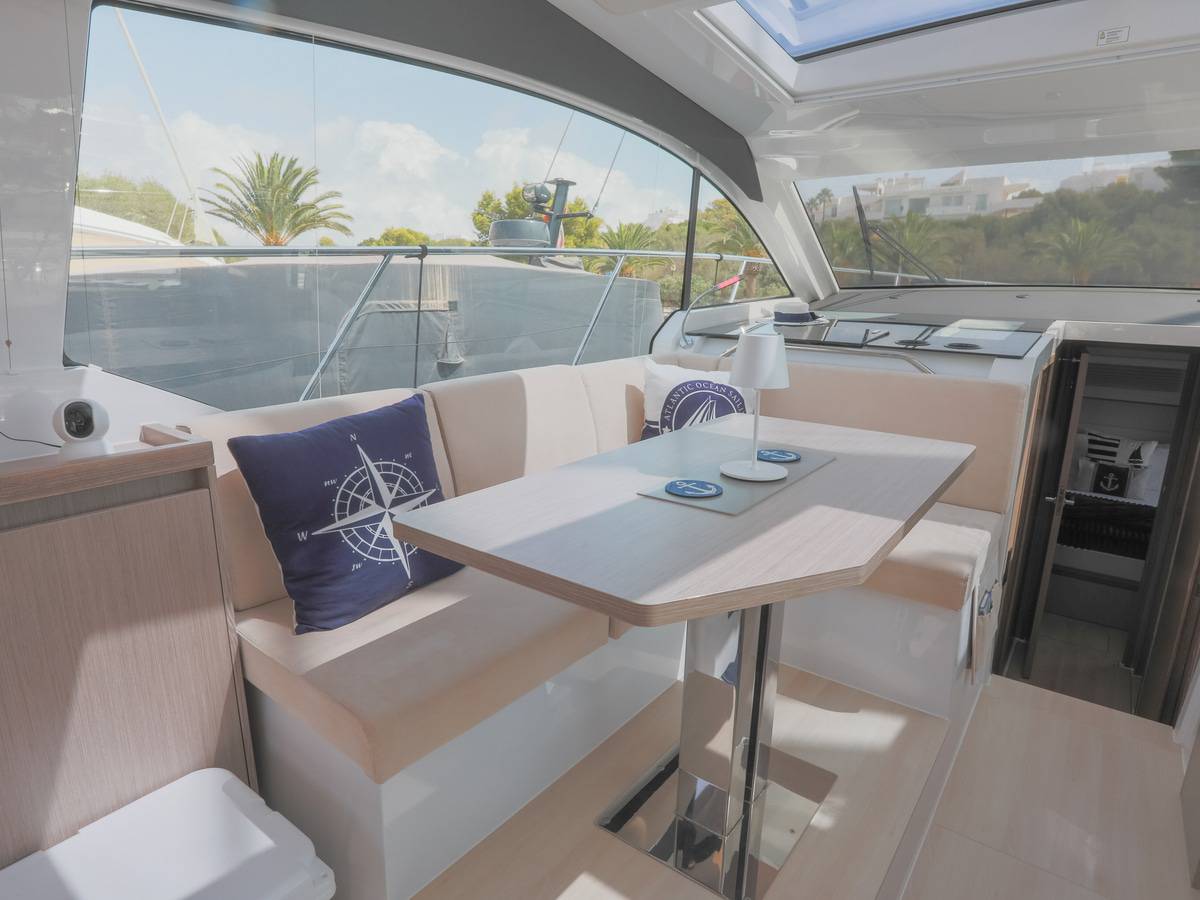 Sealine C390