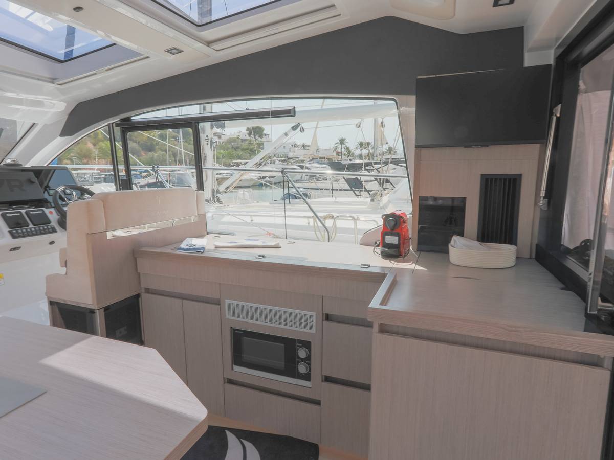 Sealine C390