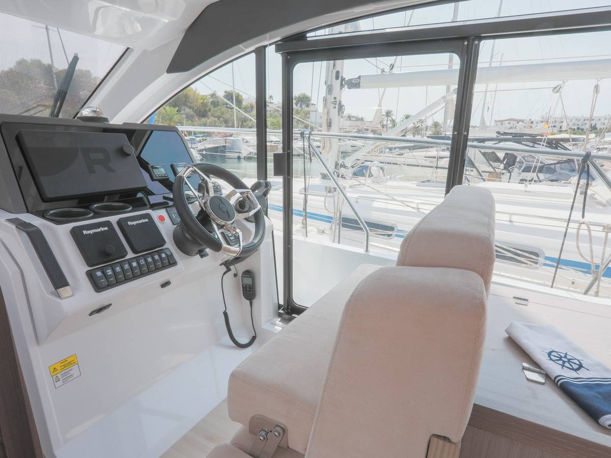 Sealine C390