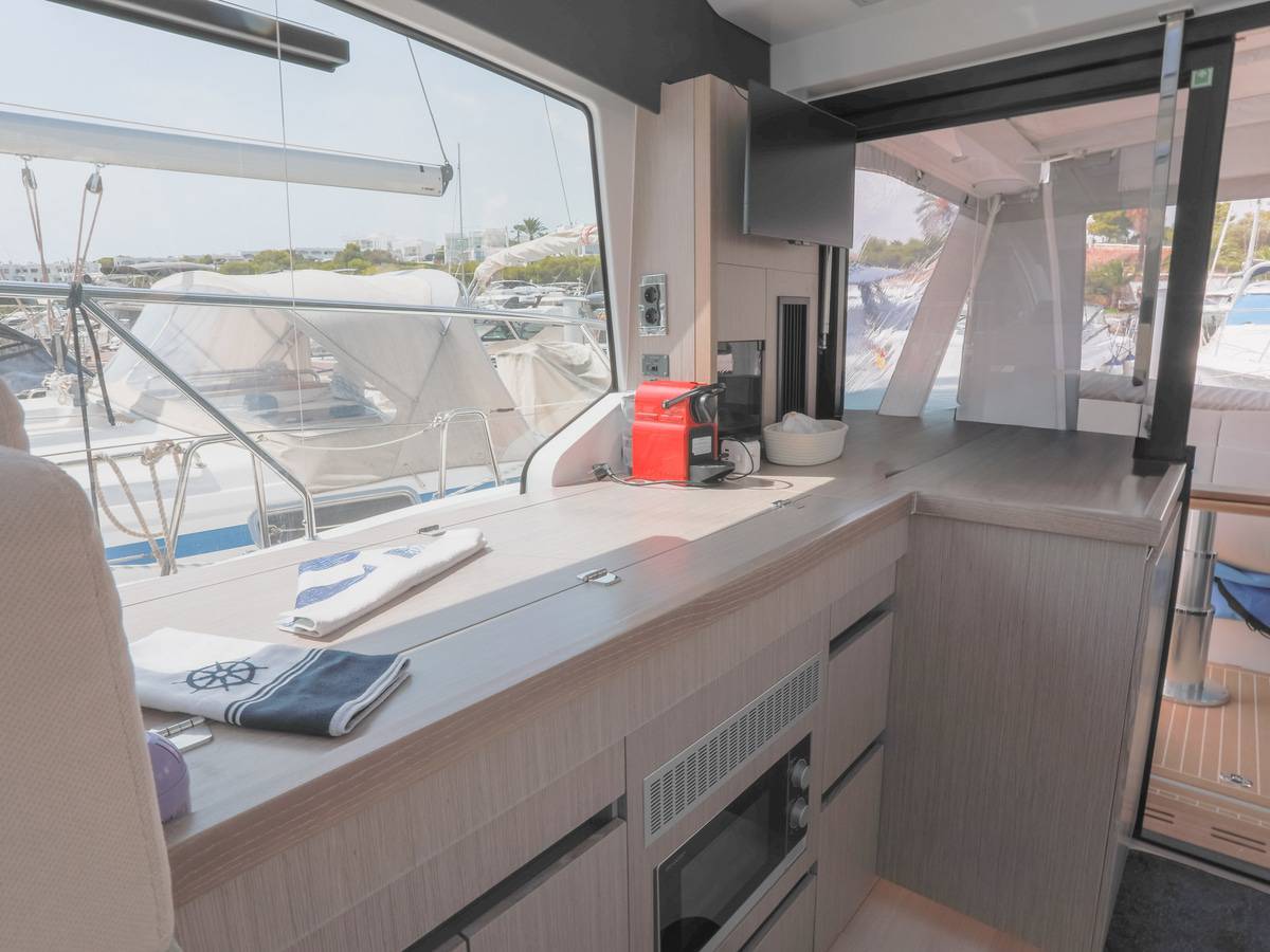 Sealine C390