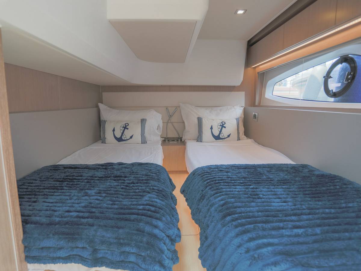 Sealine C390