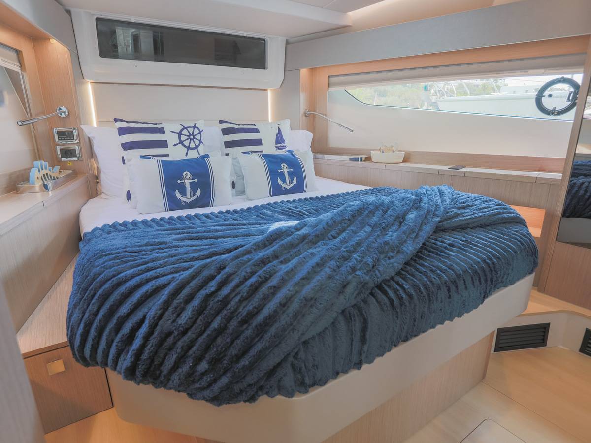 Sealine C390