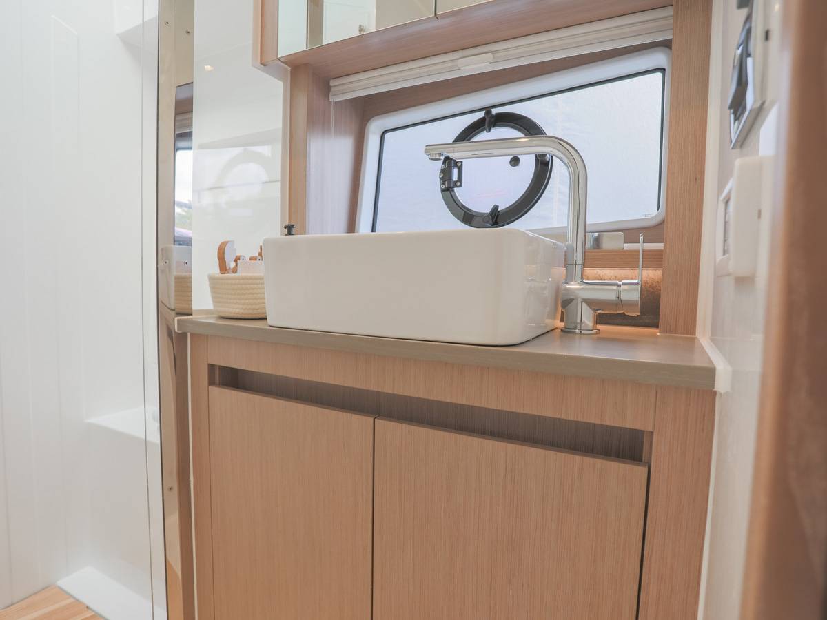 Sealine C390