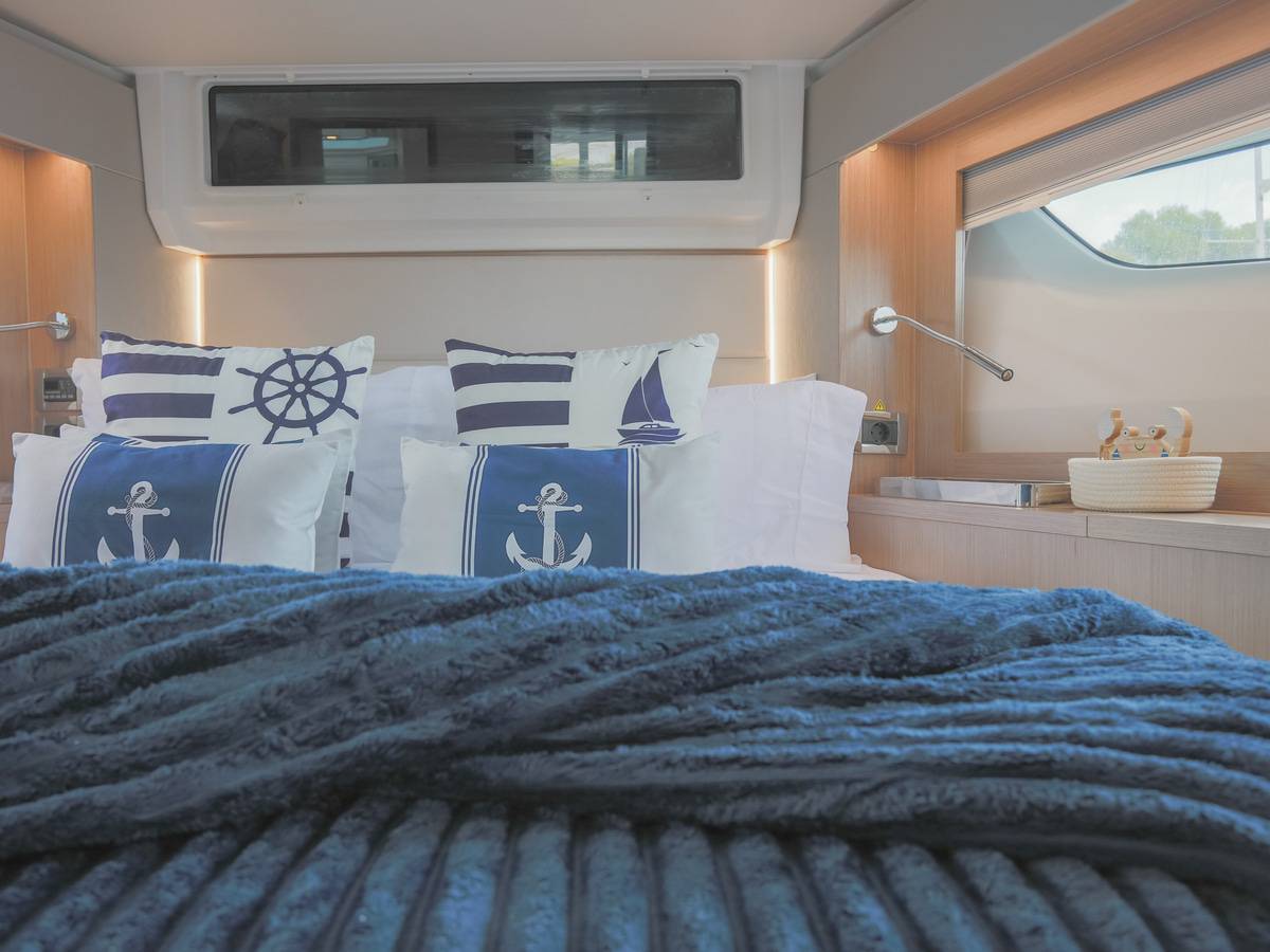 Sealine C390