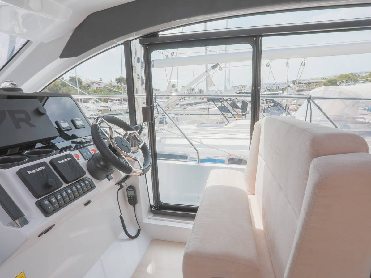 Sealine C390