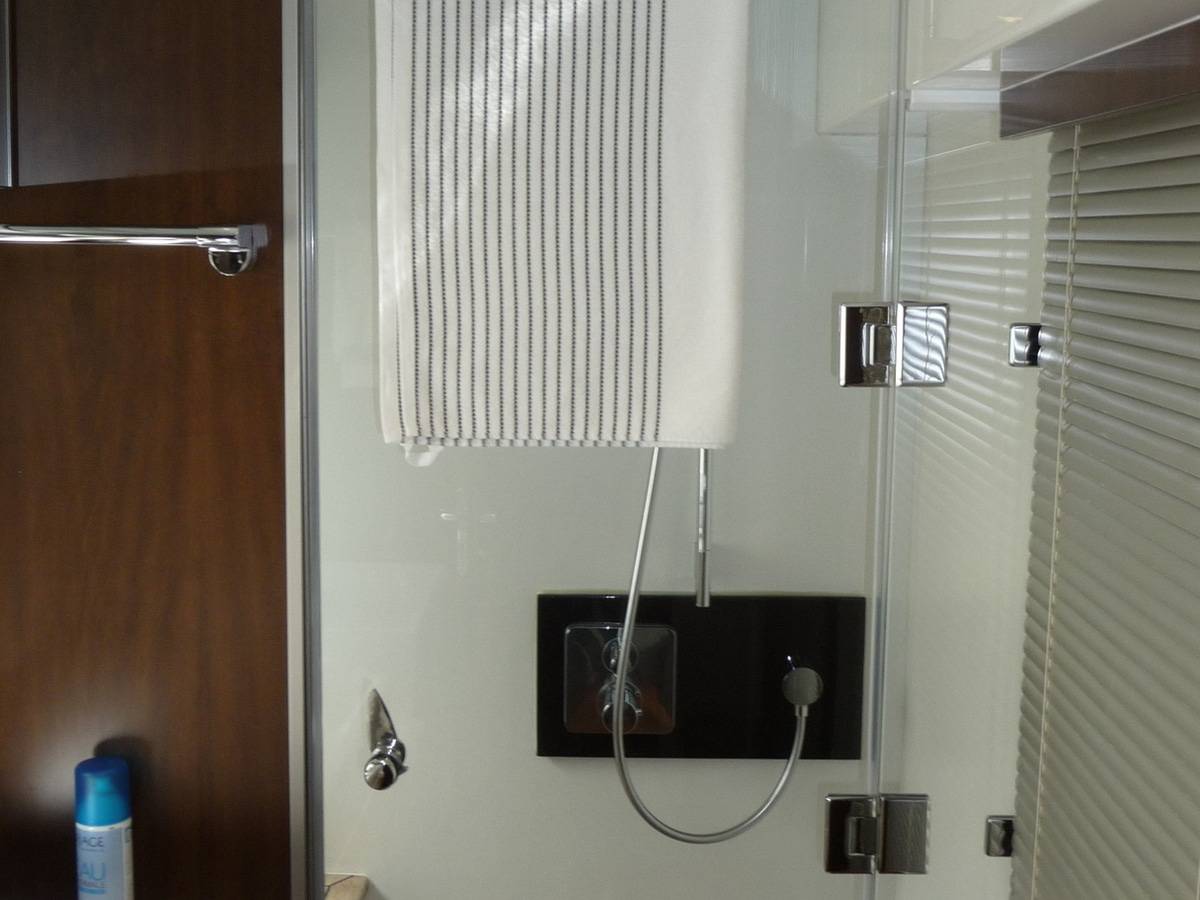 Fairline 65