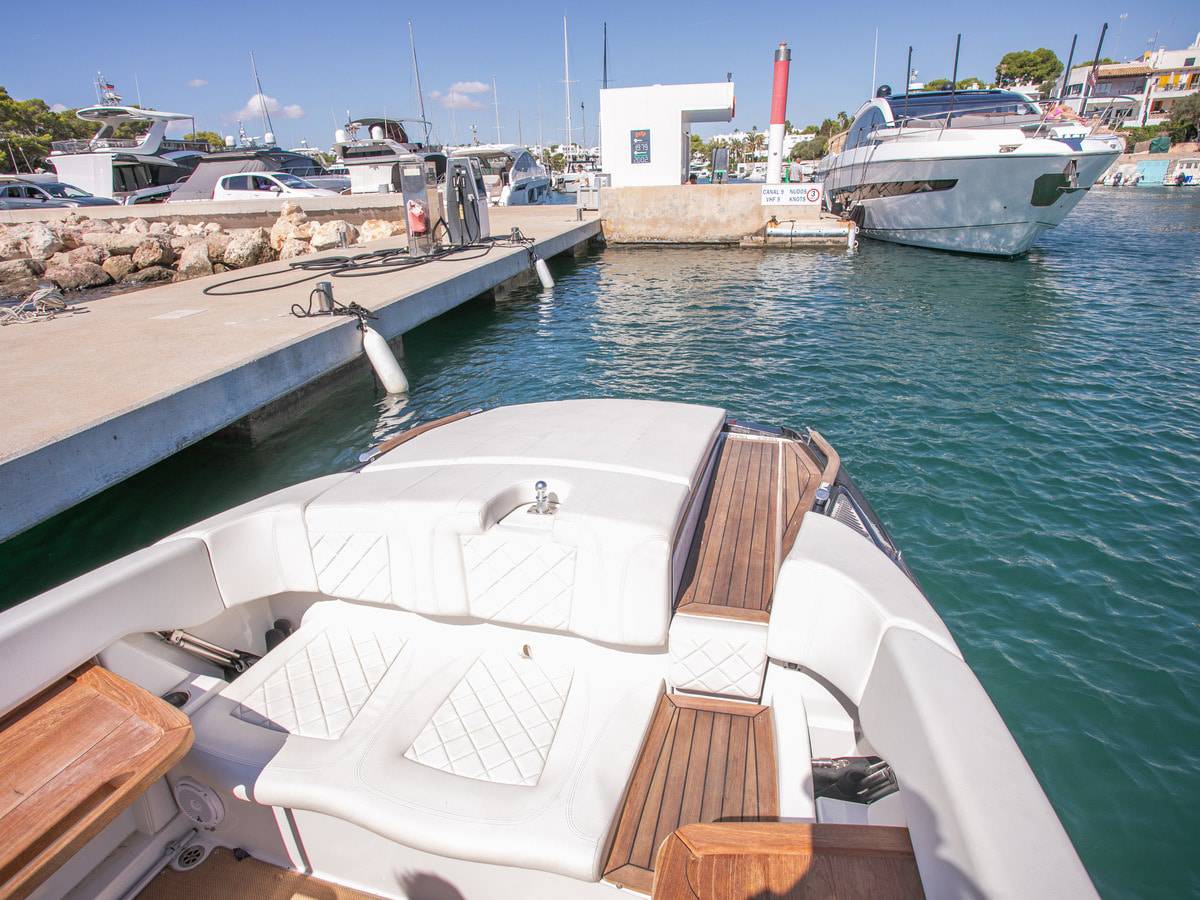 Chris Craft Capri 27