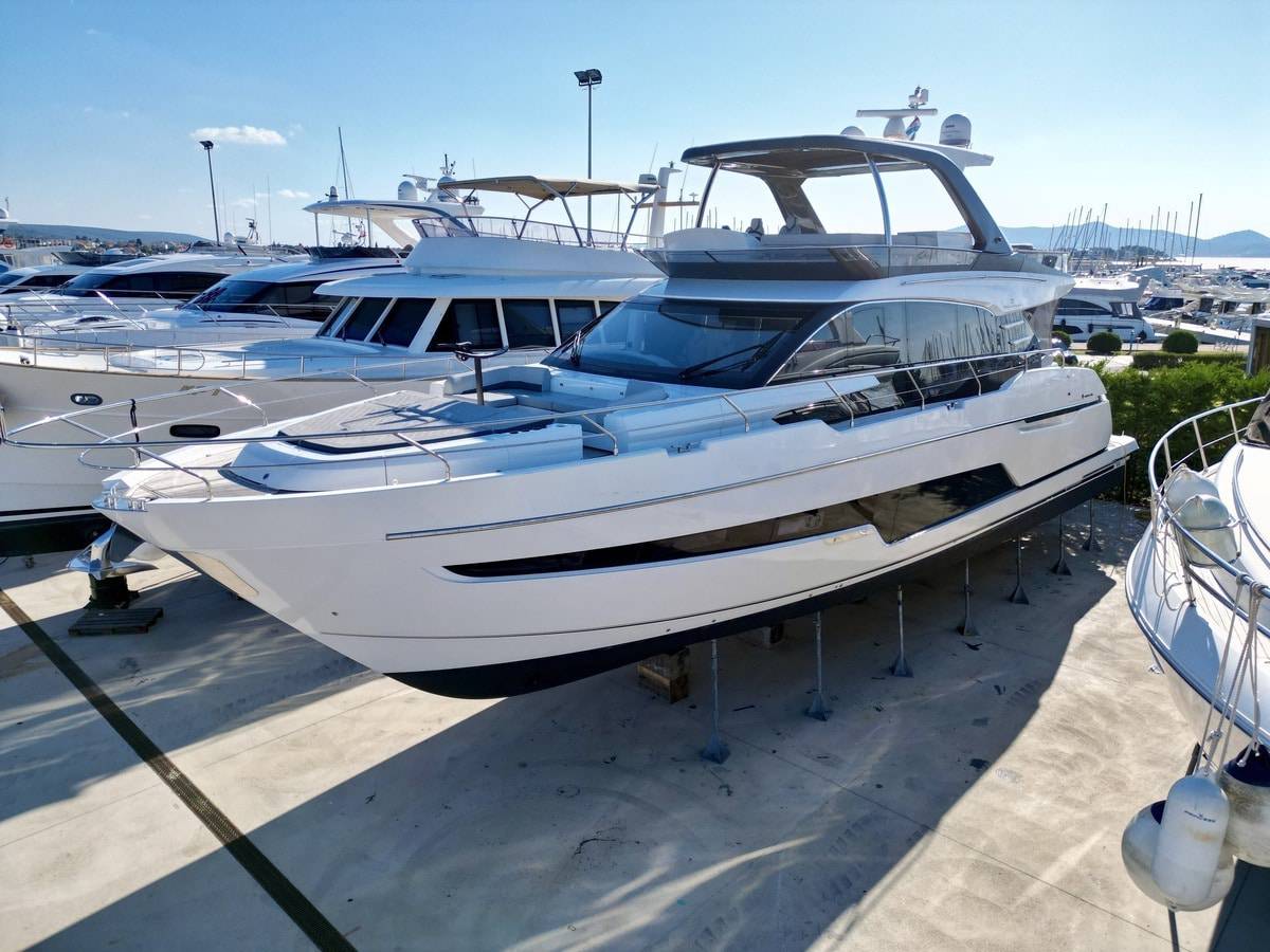 Fairline 68