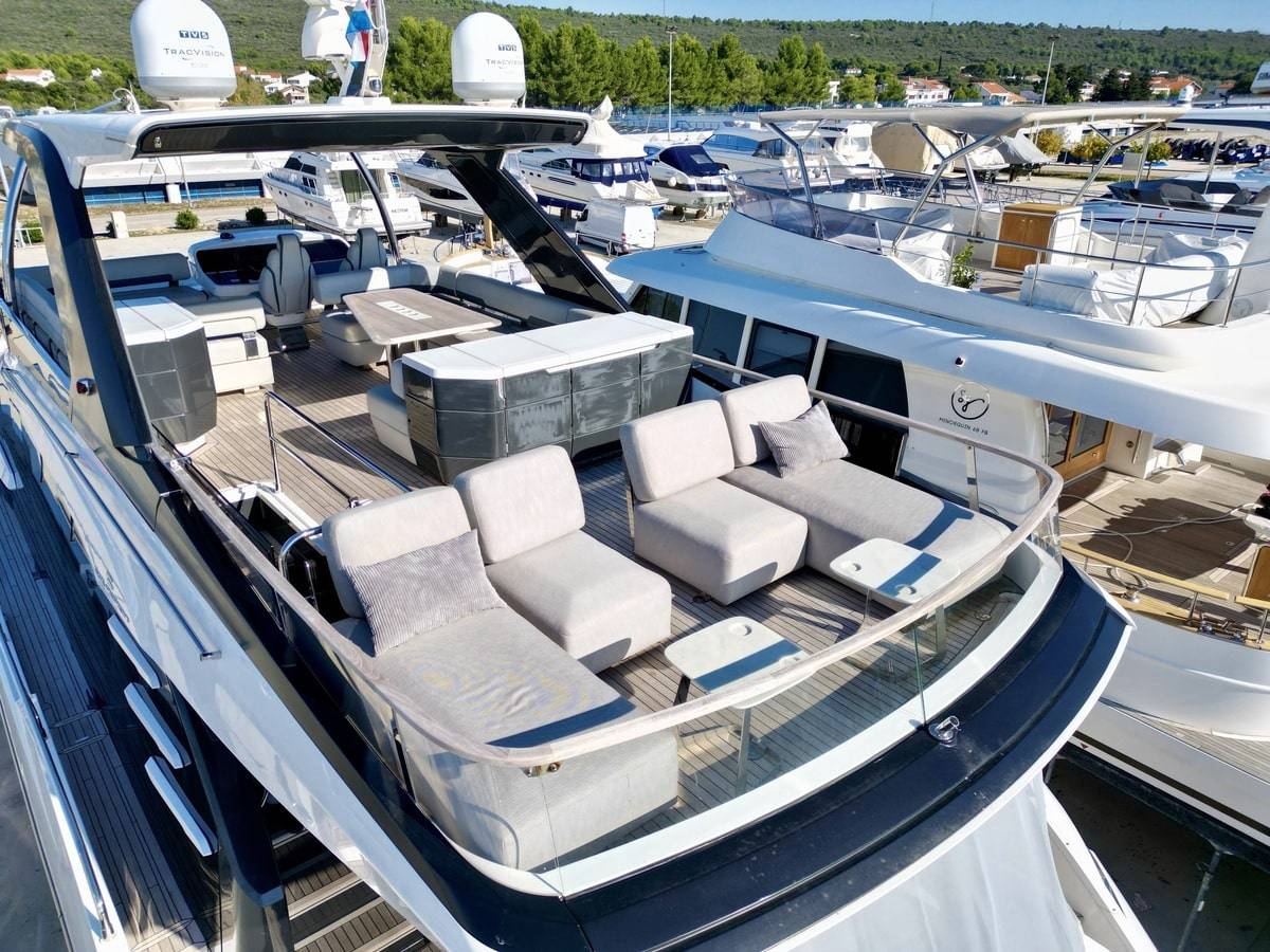 Fairline 68