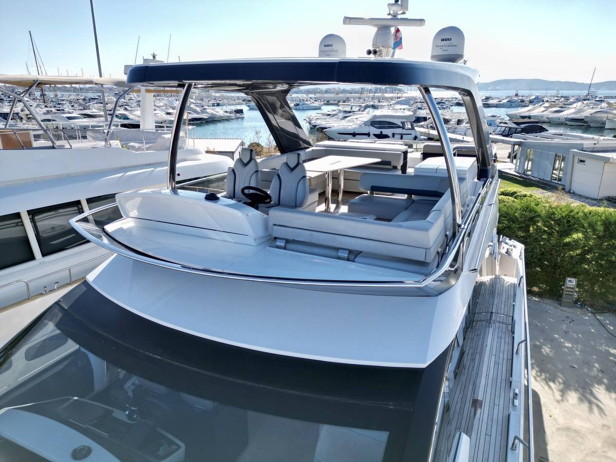 Fairline 68