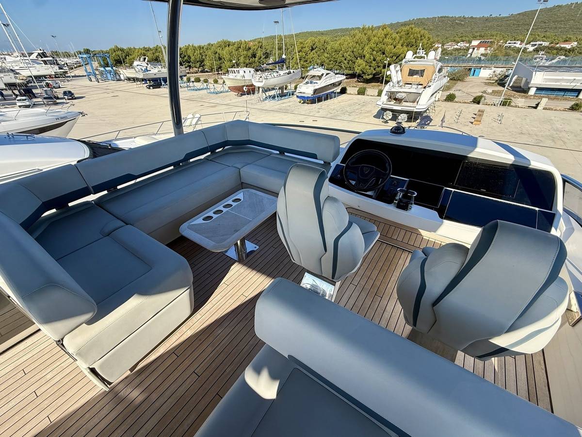 Fairline 68