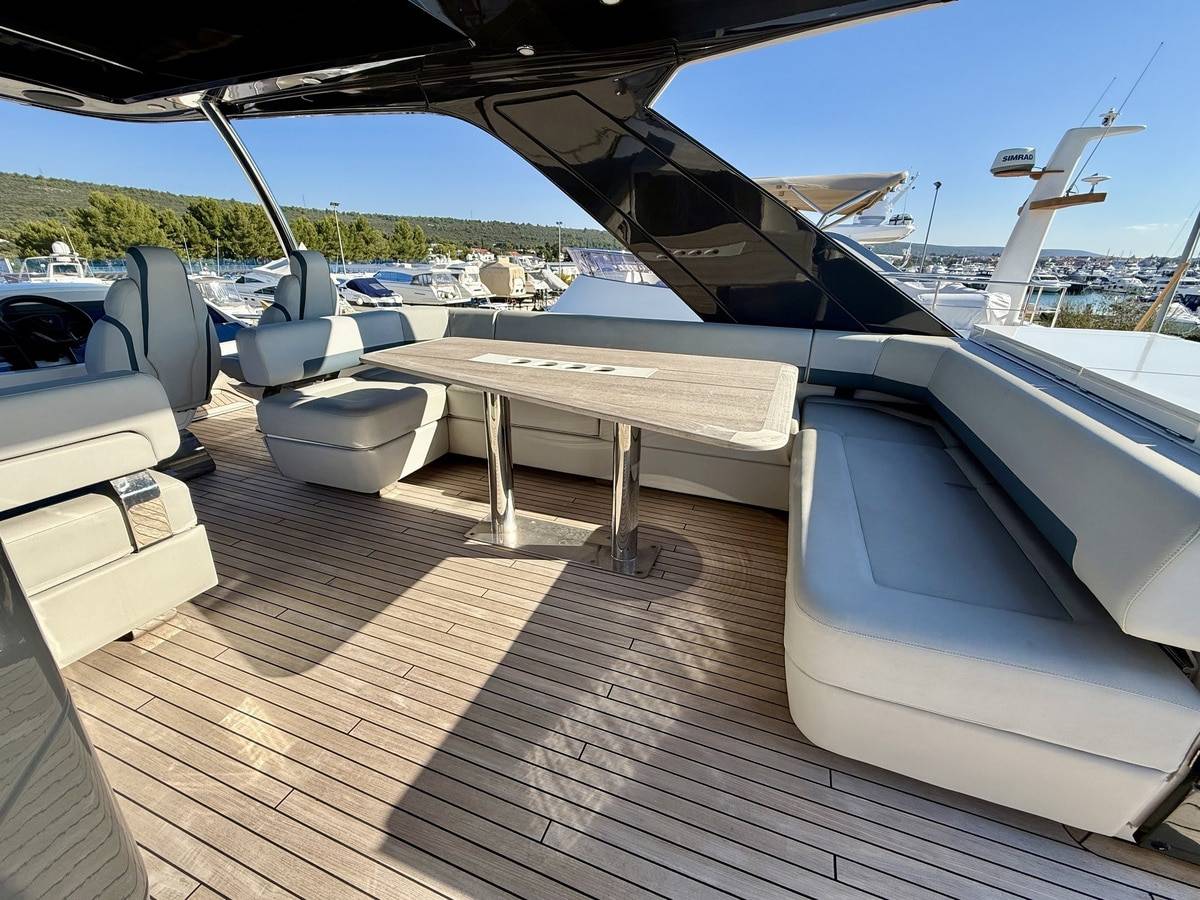 Fairline 68