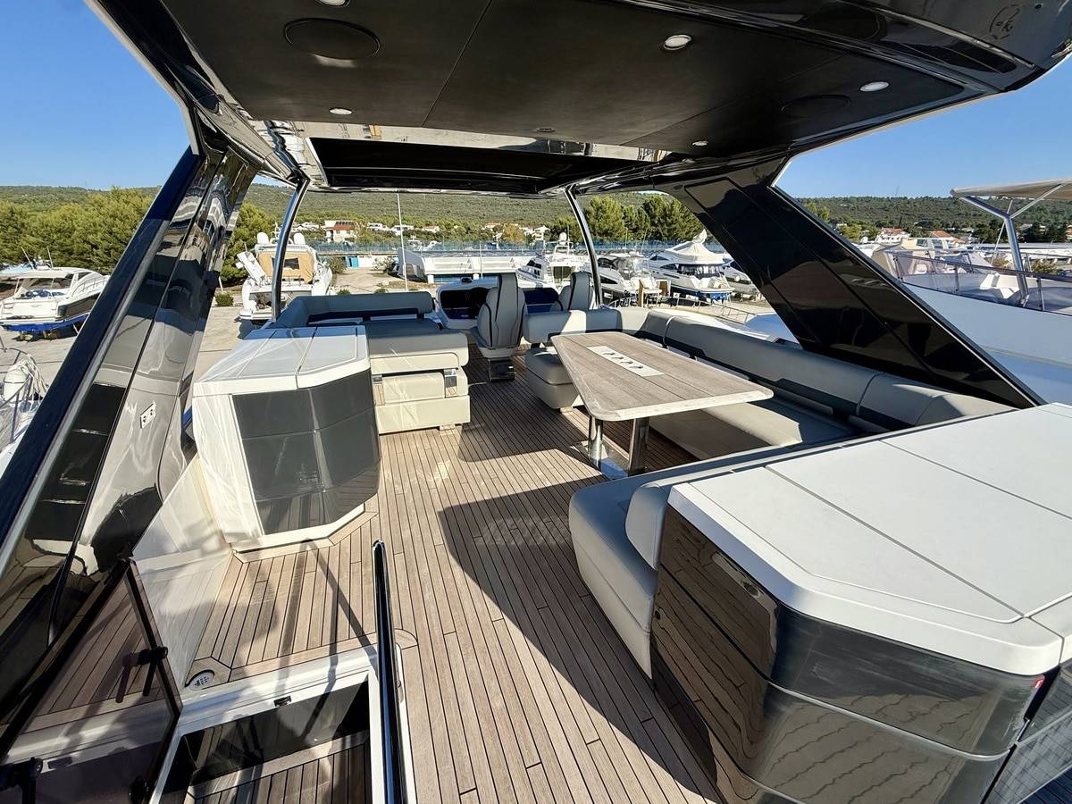 Fairline 68