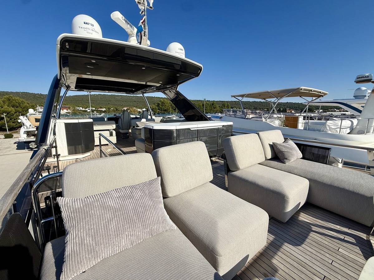 Fairline 68