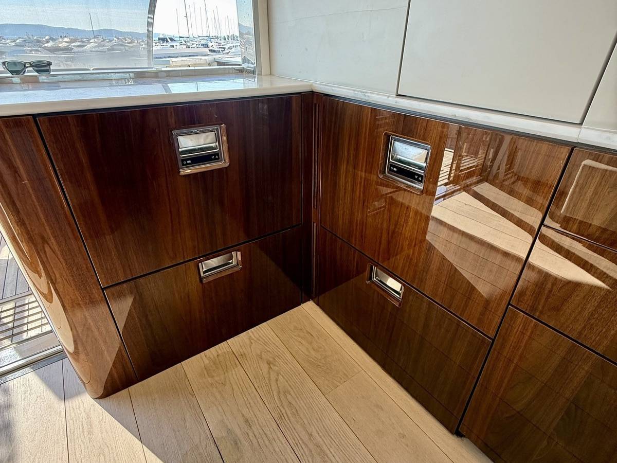 Fairline 68