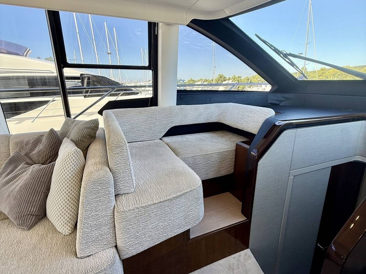 Fairline 68