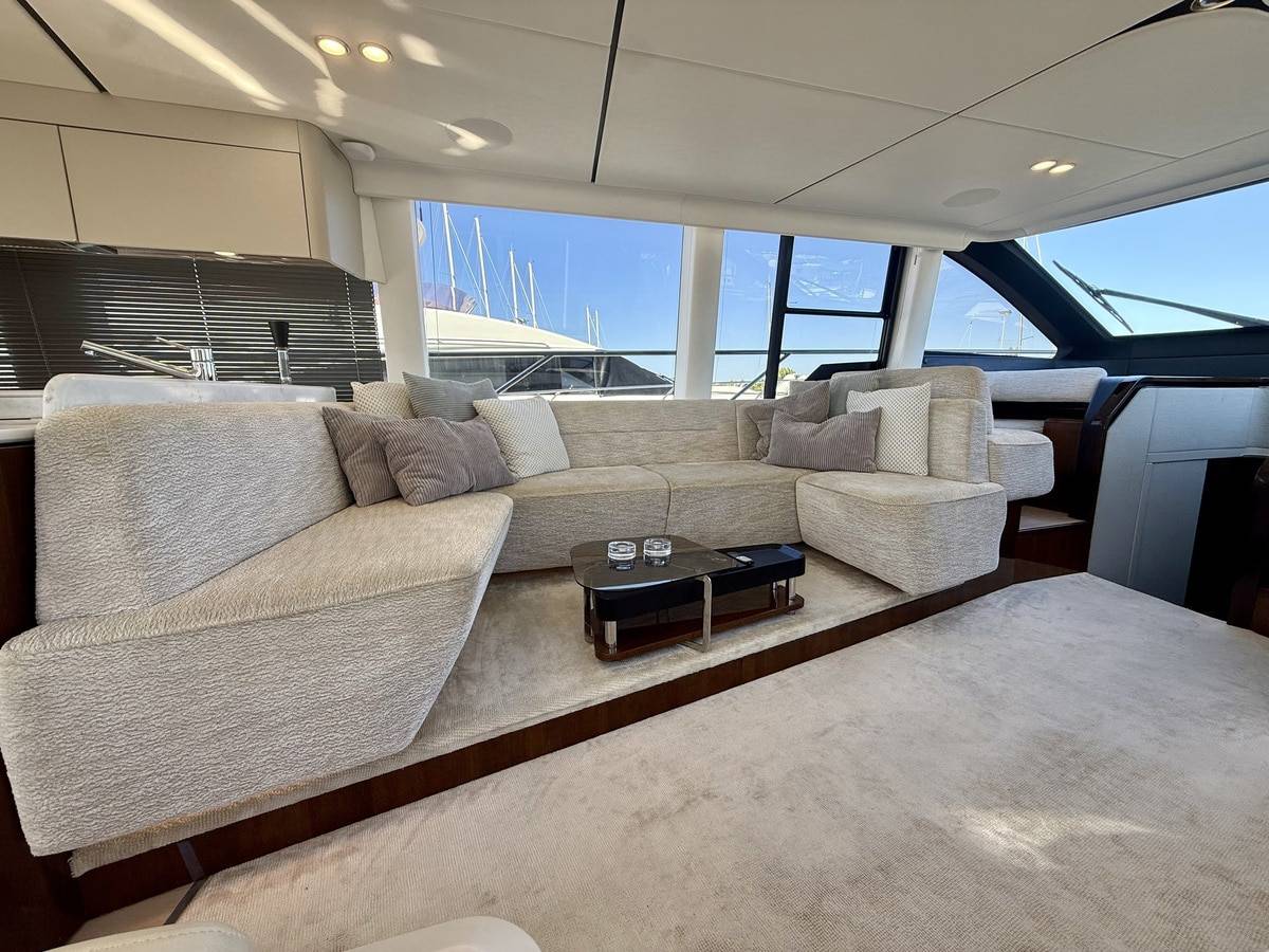 Fairline 68