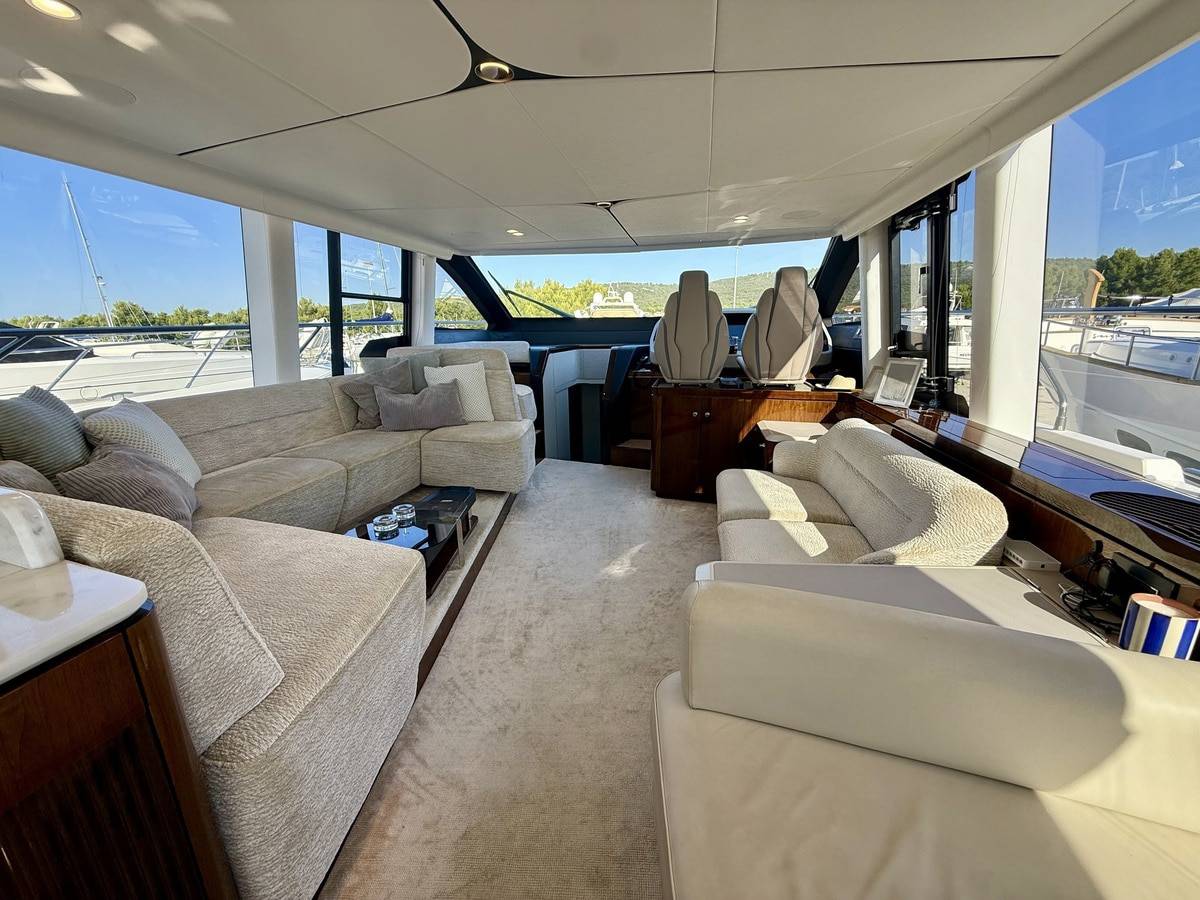 Fairline 68