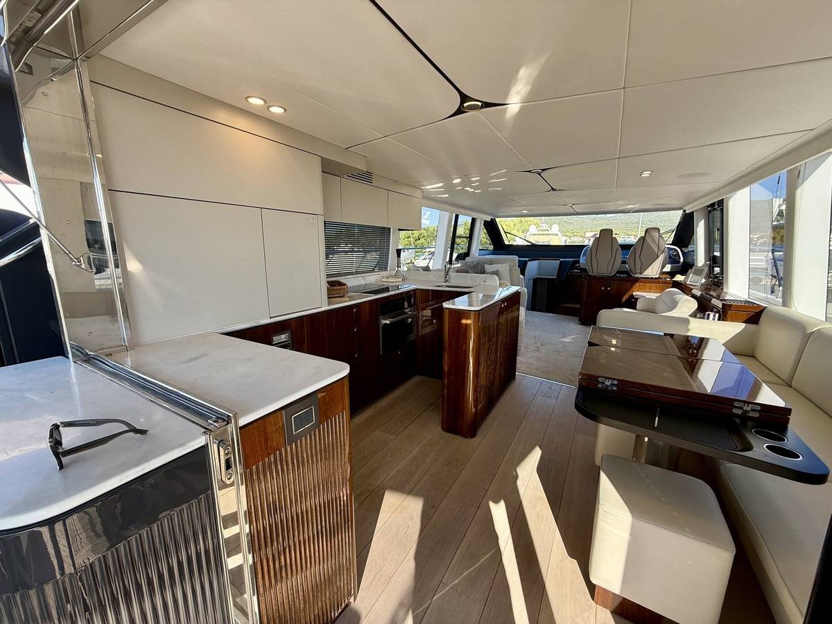 Fairline 68