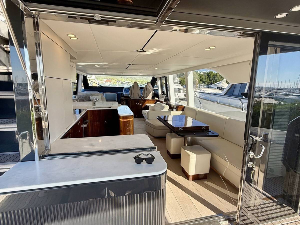 Fairline 68