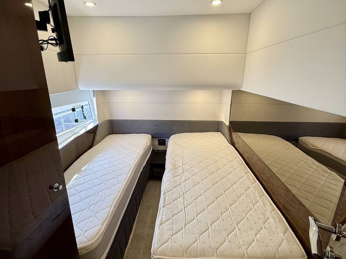 Fairline 68