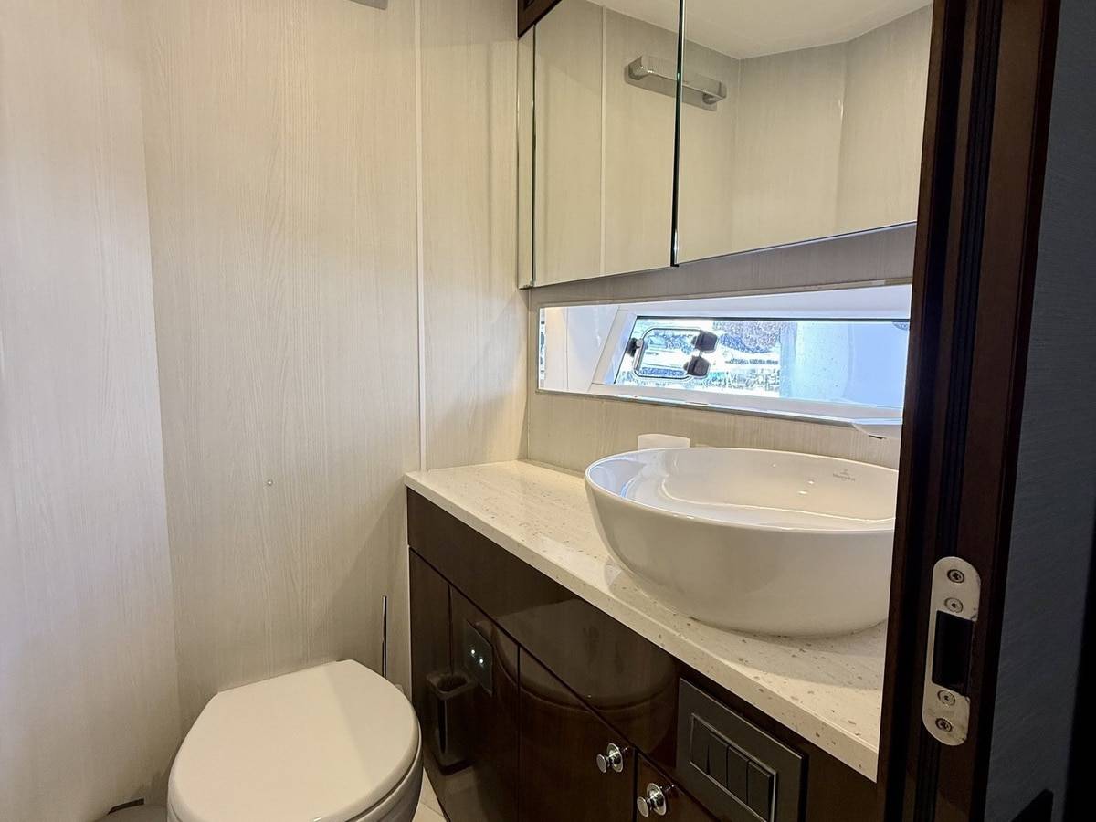 Fairline 68