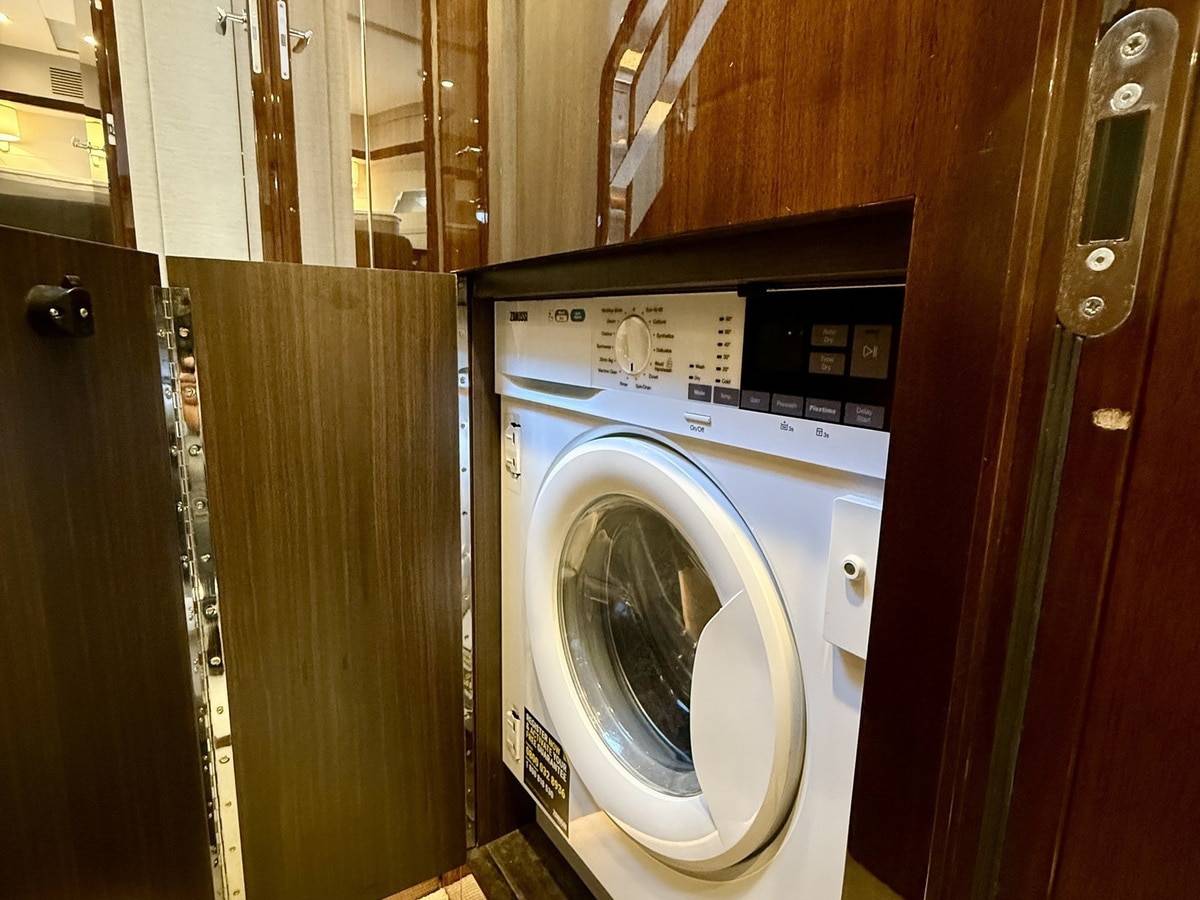 Fairline 68